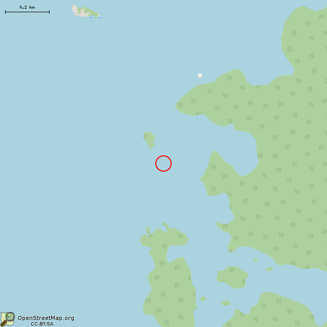 Карта где находится Несколько каменных глыб торчат из воды     | камень в среднем масштабе