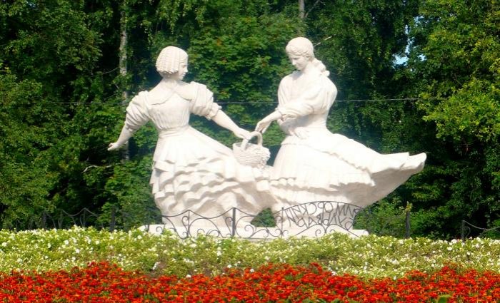 Памятник «Две сестры» (Санкт-Петербург)